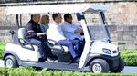 Mesranya Macron dan Istri di Indonesia: Cipika-cipiki hingga Gandengan Tangan