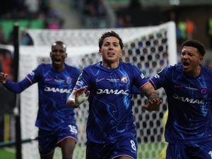 Sikat Real Betis, Chelsea Juara Conference League 2024/2025