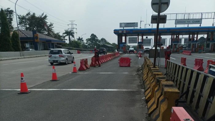 Rekayasa lalu lintas berupa contraflow di Km 44+400-Km 46+400 Tol Jagorawi arah Puncak dihentikan.