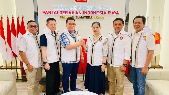 Rudi Zulham Hasibuan berfoto salam komando dengan Bendahara DPD Gerindra Sumut Meriyawaty Amelia Prasetio alias Ayin. (Instagram @rudizulhamhasibuan)