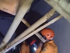 Rumah di Bogor Ambruk Imbas Hujan Deras, 1 Penghuni Tertimpa Puing Bangunan