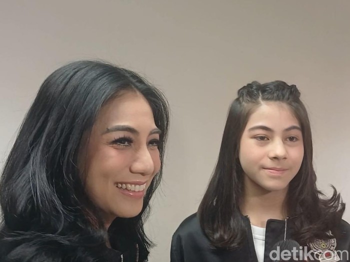 Siti KDI Siti KDI dan Elif