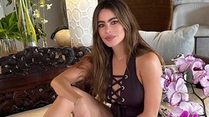 Sofia Vergara mengunggah deretan foto ke Instagram, menampilkan dirinya mengenakan swimsuit.