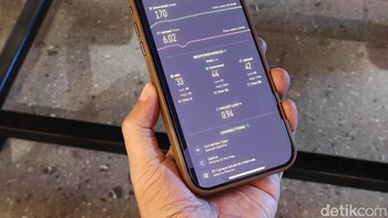 Starlink Mini dirancang untuk mendukung cakupan global melalui konstelasi satelit milik SpaceX,memungkinkan pengguna mengakses internet berkecepatan tinggi dari hampir seluruh penjuru dunia. Ini membuka peluang besar bagi masyarakat di daerah yang selama ini tidak terjangkau infrastruktur internet tradisional, seperti pegunungan, pulau terpencil, atau area pedesaan. Ini hasil uji kecepatannya, Foto: Adi Fida Rahman/detikINET