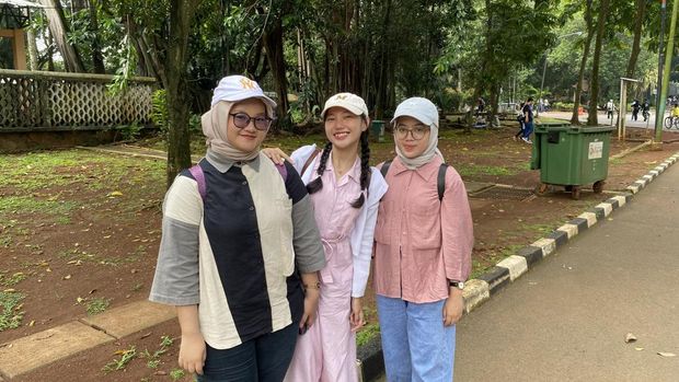Suasana Ragunan di libur panjang dipenuhi oleh wisatawan (Devi Puspitasari)