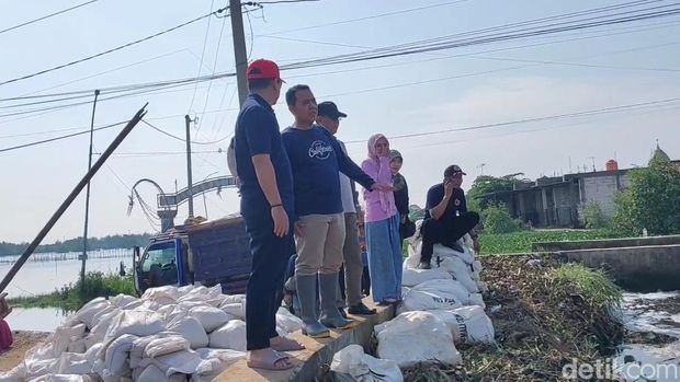 Tanggul Sungai Bremi di Pabean, Pekalongan Utara, Kota Pekalongan, Kamis (29/5/2025).