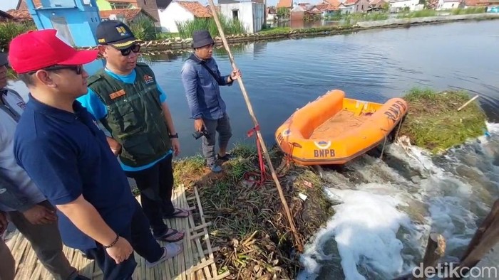 Tanggul Sungai Bremi di Pabean, Pekalongan Utara, Kota Pekalongan, Kamis (29/5/2025).