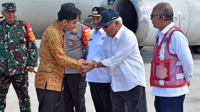 Turun Gunung Cek IKN, Gibran Pesan Jangan Terlambat Wakil Presiden (Wapres) Gibran Rakabuming Raka turun gunung mengecek proyek Ibu Kota Nusantara (IKN) di Kalimantan Timur, Rabu (28/5). Ini Potretnya
