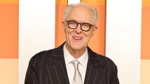 John Lithgow akan memerankan Albus Dumbledore. Di versi film aslinya, karakter ini dihidupkan oleh dua aktor Inggris yakni Richard Harris (film 1-2) dan Michael Gambon (film 3-8). (Foto: Getty Images via AFP/AMY SUSSMAN)