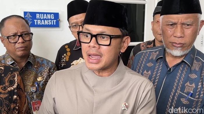 Wamendagri Bima Arya di Padang