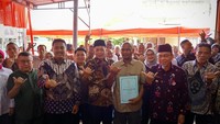 Foto: Wamenkop Ferry Juliantono disela-sela kegiatan Musdesus pembentukan Kopdes Merah Putih di Padang, Sumbar. (Dok. Kemenkop)