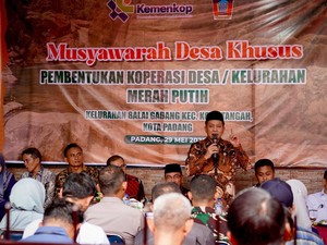 Pantau Musdesus Koperasi Merah Putih di Padang, Ini Kata Wamenkop Ferry