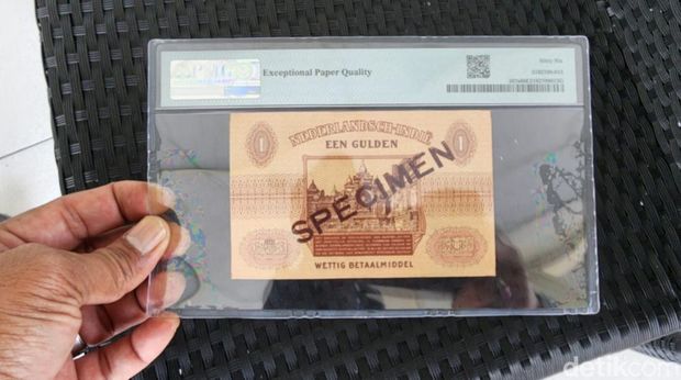 Warga Gresik kolektor uang kuno