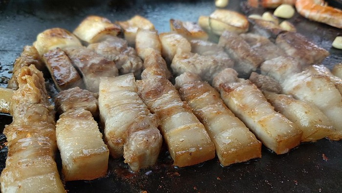 Khawatir Makanan Mengandung Minyak Babi? Ciri Ini Mungkin Bisa Dikenali