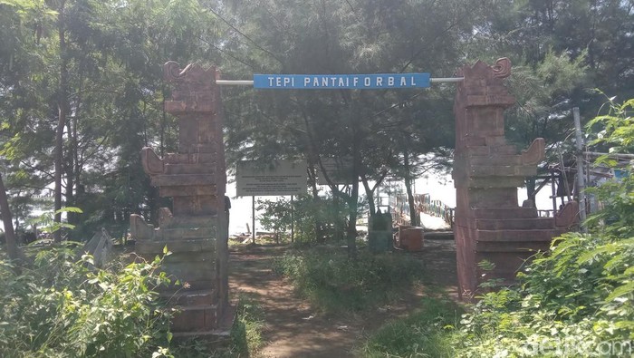 Abrasi di Pantai Balongan, Kabupaten Indramayu Abrasi di Pantai Balongan, Kabupaten Indramayu