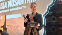 Ajeng Kamaratih ternyata menguasai 5 bahasa loh. Bahasa yang dikuasai antara lain Bahasa Indonesia, Inggris, Prancis, Jerman, dan Italia. (Foto: dok Instagram)