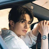 Tak hanya aktor, banyak juga aktor drakor atau film Korea yang tak kalah awet muda. Salah satu yang sering jadi perbincangan adalah Lee Dong Wook yang kini sudah memasuki usia 44 tahun. Bintang ‘Goblin’ tersebut sering dijuluki ‘vampire’ karena pesonanya yang tidak memudar bahkan dianggap semakin muda. Foto: Instagram @leedongwook_official