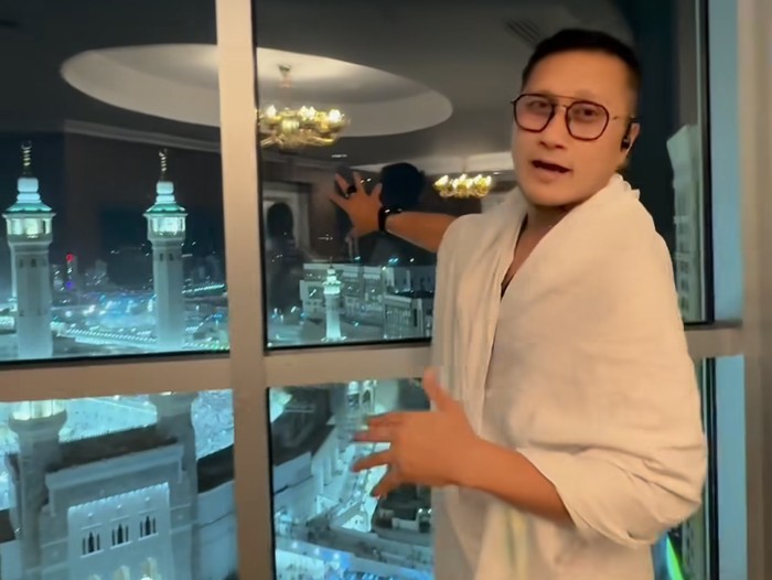 Artis haji Deretan artsi melakukan ibadah haji dan sudah tiba di Tanah Suci.