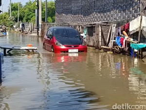 Banjir Rob Rendam 3 Desa di Sedati Sidoarjo, Tambak Tergenang