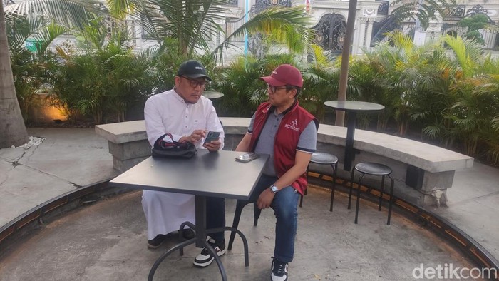 Calon jamaah haji dan Ketua Umum Asphirasi