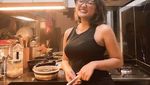 Gaya Keren Marion Jola Saat Masak hingga Kulineran Bareng Pacar