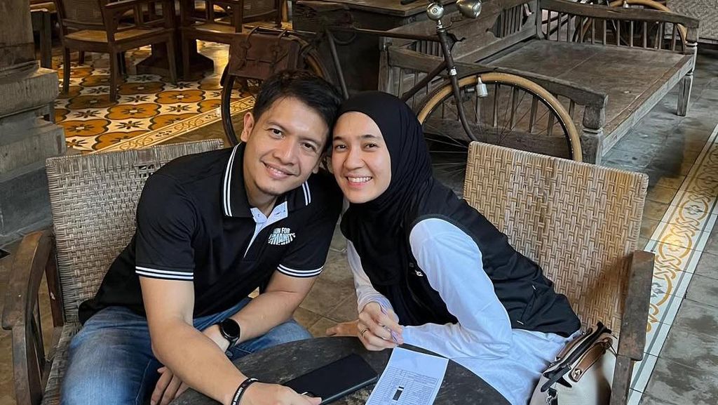 Kunci Harmonis 16 Tahun Rumah Tangga Dhini Aminarti dan Dimas Seto