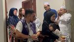 Dian Ayu Berangkat Haji dengan Omesh, Penuh Haru Tinggalkan 3 Anak