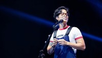 Secara kematangan mental gue sih gue sudah tahu, sudah bisa beda-bedain, ketika gue lagi marah gue harus gimana, ketika gue lagi bosan gimana, ketika gue pengin sendiri apa yang harus gue bilang ke pasangan gue gitu. Gue matengin dulu, ujar Dikta soal kesiapan menikah. (Foto: dok Instagram)