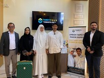 Fairuz A Rafiq dan Sonny Septian Rayakan Ulang Tahun Pernikahan Sambil Umroh