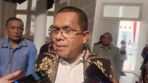 Gubernur NTT di sela-sela kegiatan launching buku seratus hari kepemimpinan Melki-Johni sebagai Gubernur dan Wakil Gubernur NTT, Jumat (30/5/2025). (Simon Selly/detikBali)