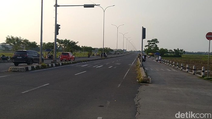 Jalan akses Tol Batang atau di interchange exit Tol Batang, yang viral dipakai untuk balap liar, Jumat (30/5/2025).