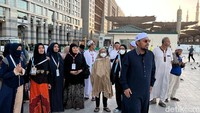 Syekh Fikri menceritakan awal mula dibangunnya Masjid Nabawi. Sebelumnya, lokasi tersebut merupakan tempat penjemuran buah kurma milik dua anak yatim bersaudara yakni Sahl dan Suhail bin Amr yang kemudian dibeli oleh Rasulullah SAW. Foto: Eny Kartikawati/Wolipop