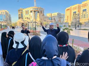 Potret Jemaah Aida Tourindo Ziarah Sekitar Masjid Nabawi