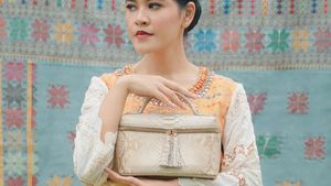 Gaya Kahiyang Ayu Promosikan Koleksi Dekranasda Sumut, Bak Model!