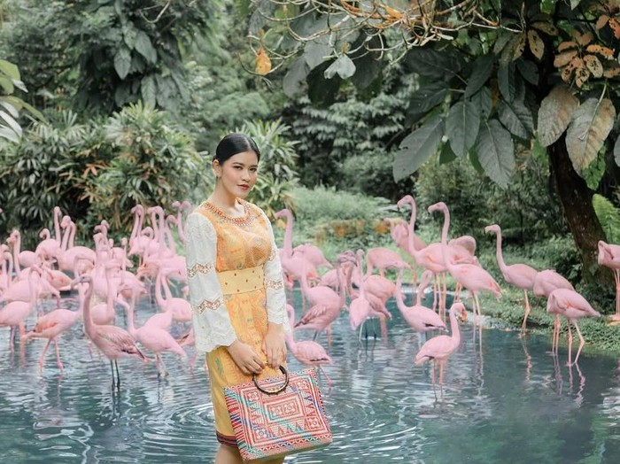 Kahiyang Ayu Kahiyang Ayu mempromosikan produk Dekranasda Sumut
