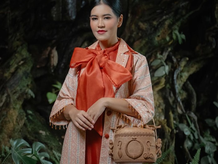 Kahiyang Ayu Kahiyang Ayu mempromosikan produk Dekranasda Sumut