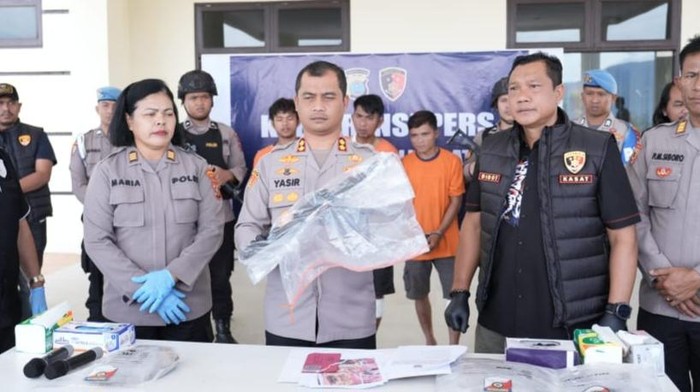 Kapolres Tapsel AKBP Yasir Ahmadi saat merilisis kasus penemuan kerangka manusia. (Foto: Dok. Polres Tapsel)