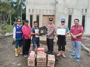 Polres Banyuasin Salurkan Bantuan ke Korban Puting Beliung