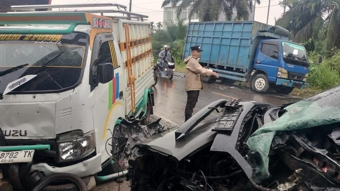 Kecelakaan beruntun di Muaro Jambi, penumpang Innova ASN tewas