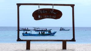 Pesona Laut Biru Pasir Putih Pulau Tabuhan