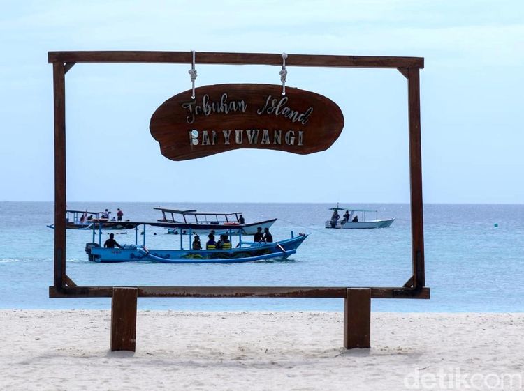 Pesona Laut Biru Pasir Putih Pulau Tabuhan