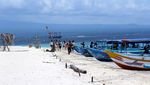 Pesona Laut Biru Pasir Putih Pulau Tabuhan
