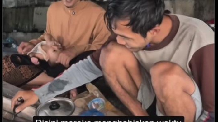 Kisah pria tinggal di kolong jembatan Sidoarjo