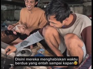 Pilu Yusuf Tinggal di Kolong Jembatan Sidoarjo hingga Istri Meninggal