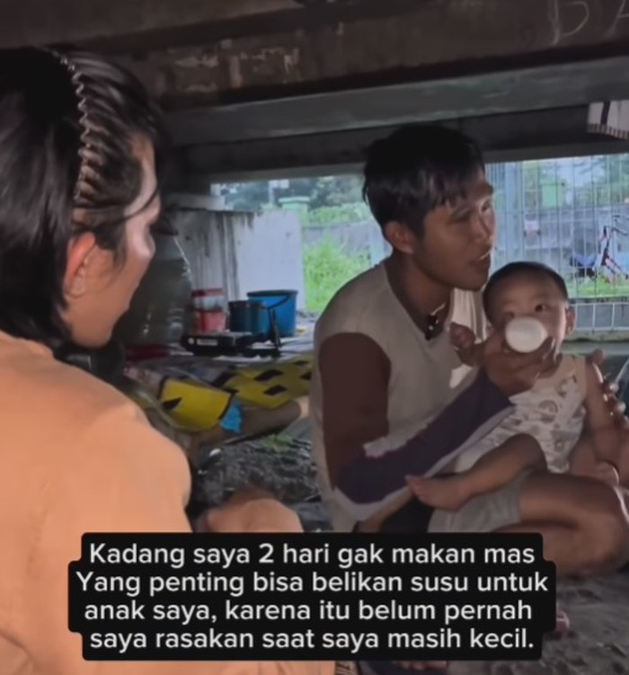 Kisah pria tinggal di kolong jembatan Sidoarjo