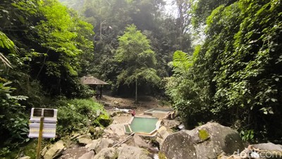 Sensasi Berendam Air Belerang dan Kesejukan Curug Cilengkrang Kuningan