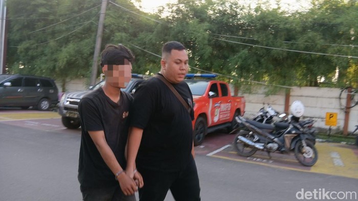 M Agus Riadi (20) diamankan usai ketahuan merudapaksa siswi SMP di Palembang, Sumsel.