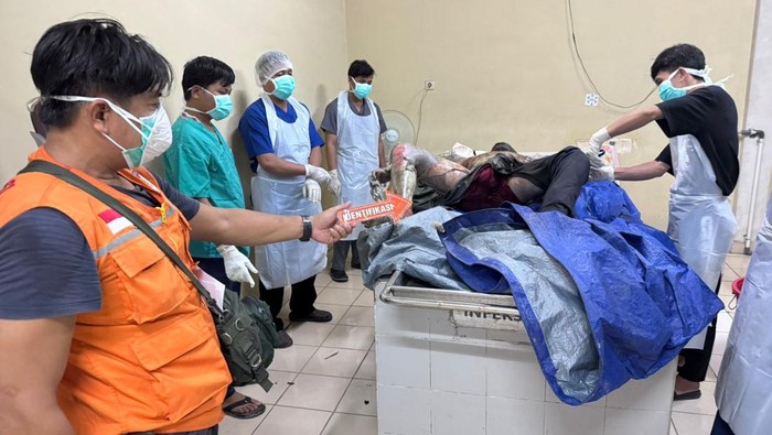 Mayat Mr X di Muara Enim yang ditemukan tersangkut dibatang bambu.