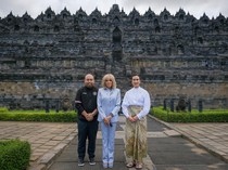 Potret Menpar Widiyanti Bersama Ibu Negara Prancis di Candi Borobudur