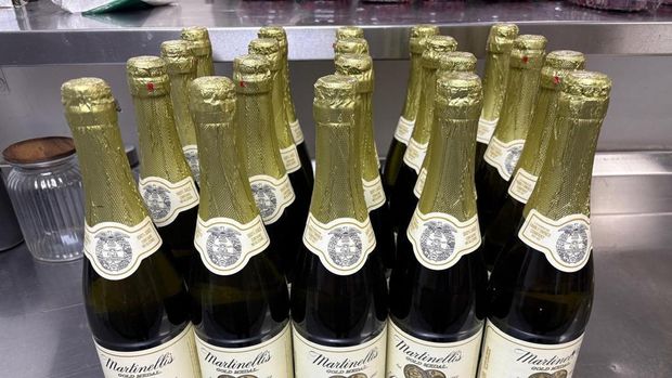 Minuman apple cider atau sari apel yang dihidangkan saat makan malam Presiden Prabowo dan Presiden Prancis Emmanuel Macron di Istana Negara. (dok Sekretaris Kabinet)